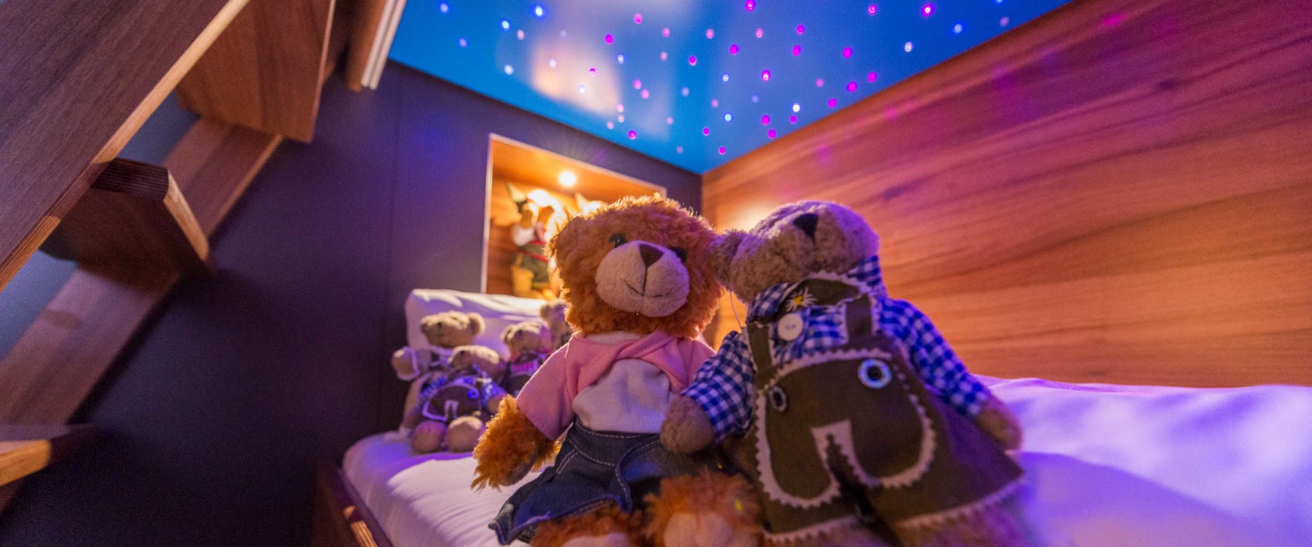 Familienzimmer im Prinzhotel Rothenburg ob der Tauber mit Etagenbett und Einzelbetten – großzügiges Hotelzimmer für Familien