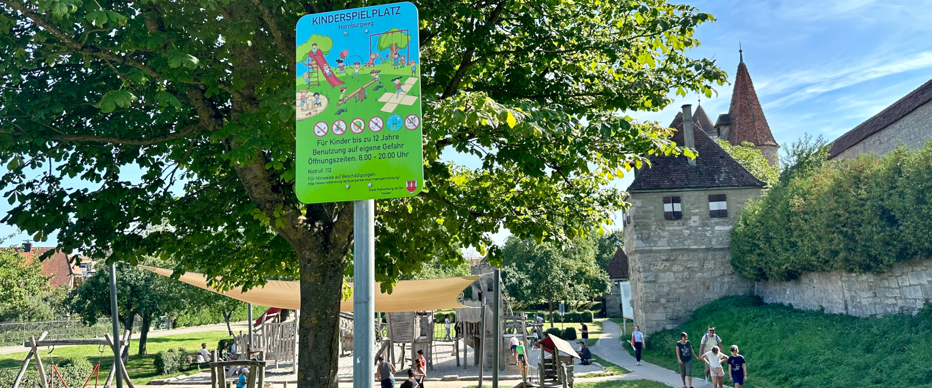 Spielplatz Hornburgweg Schild mit Spielplatzregeln