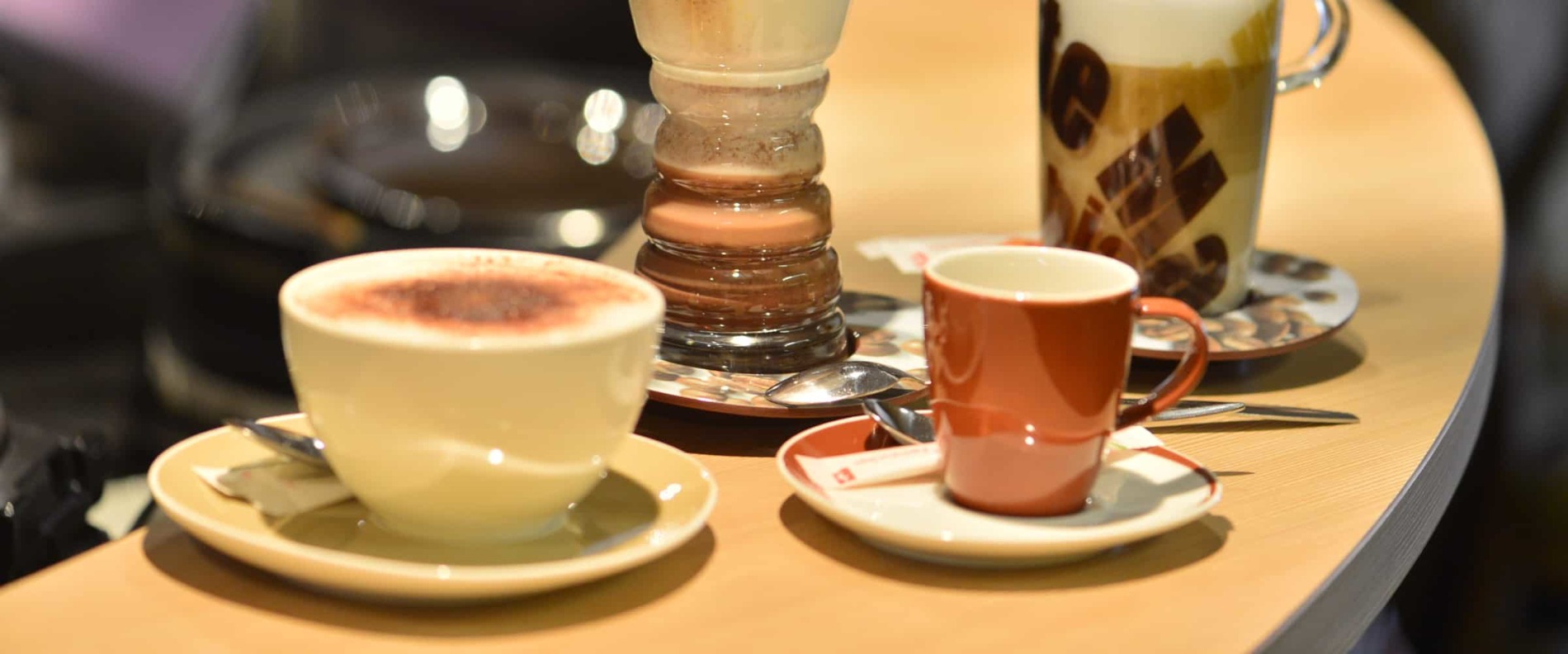 Kaffee und Cappuccino beim Frühstück im Hotel in Rothenburg ob der Tauber